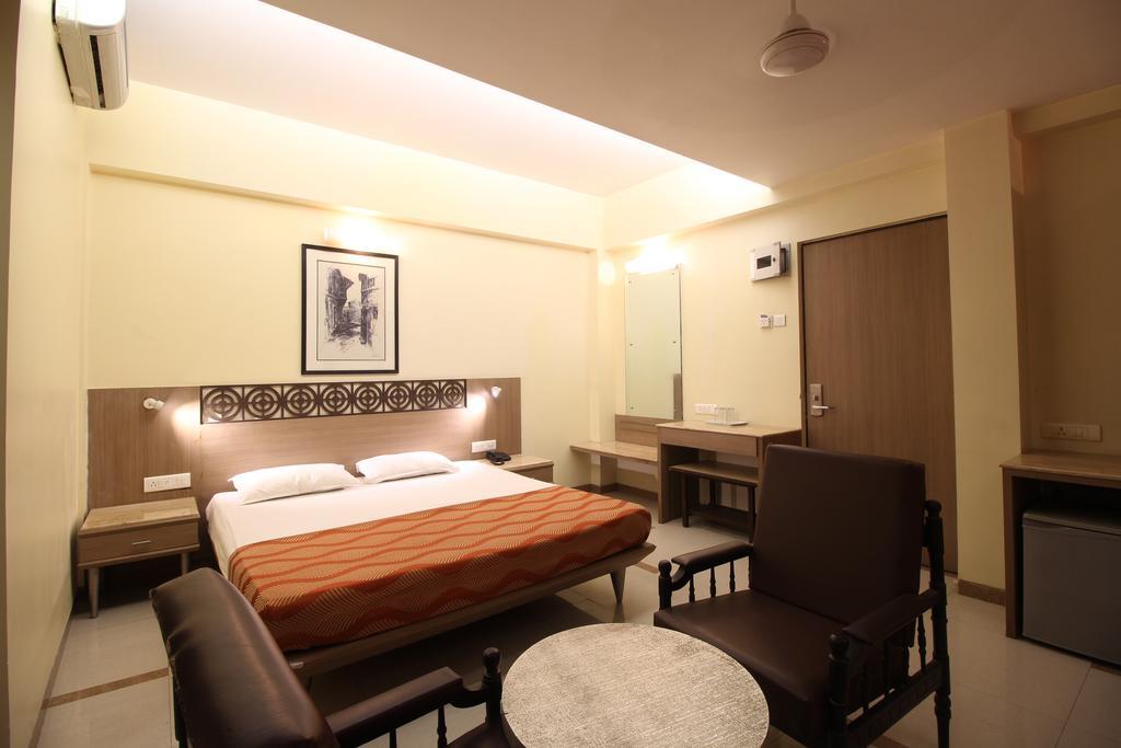 Hotel Samrat Mumbai Room photo