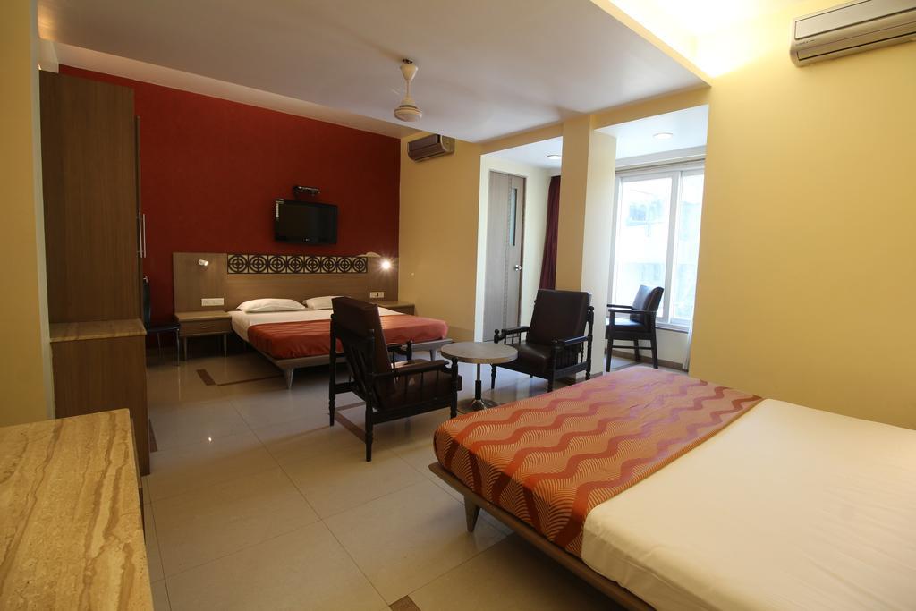 Hotel Samrat Mumbai Room photo