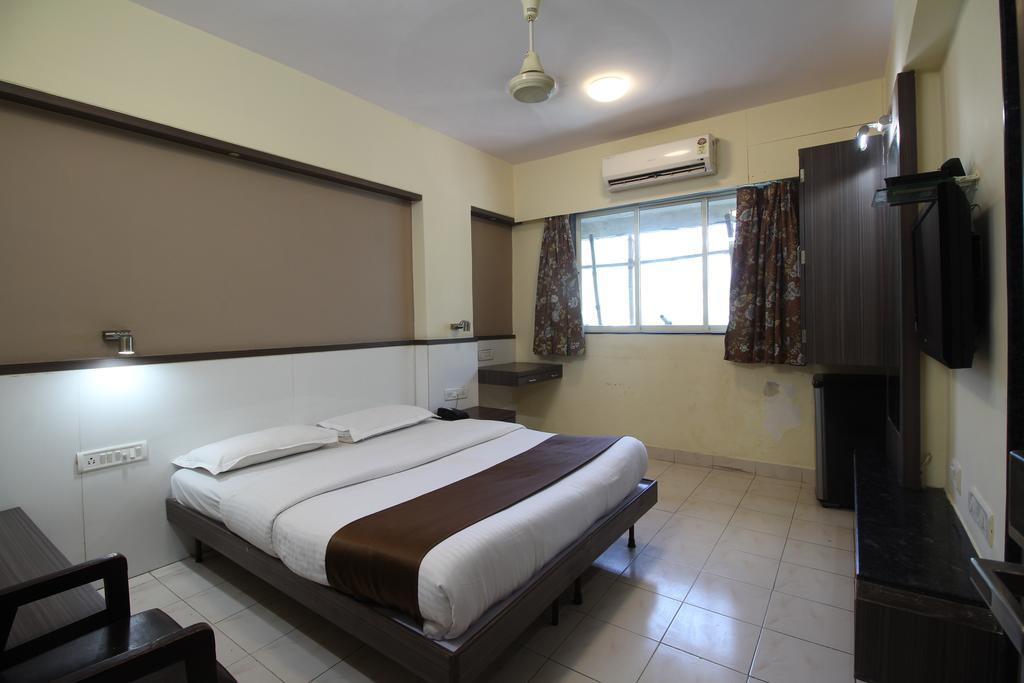 Hotel Samrat Mumbai Room photo