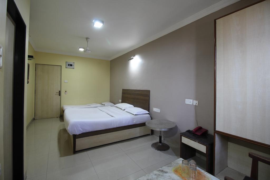 Hotel Samrat Mumbai Room photo