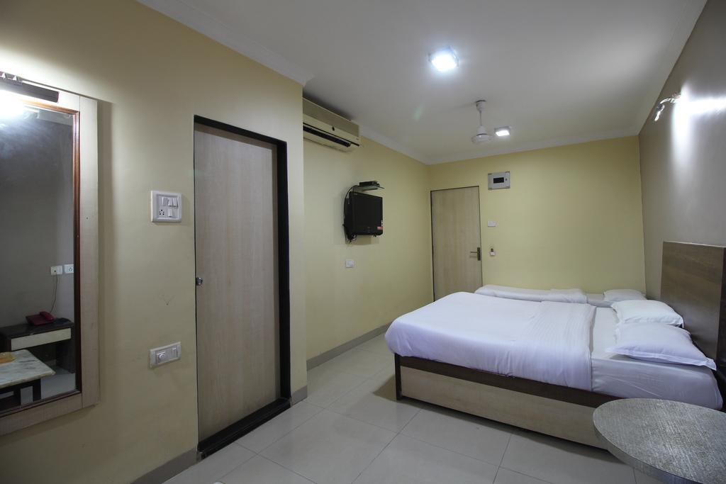 Hotel Samrat Mumbai Room photo